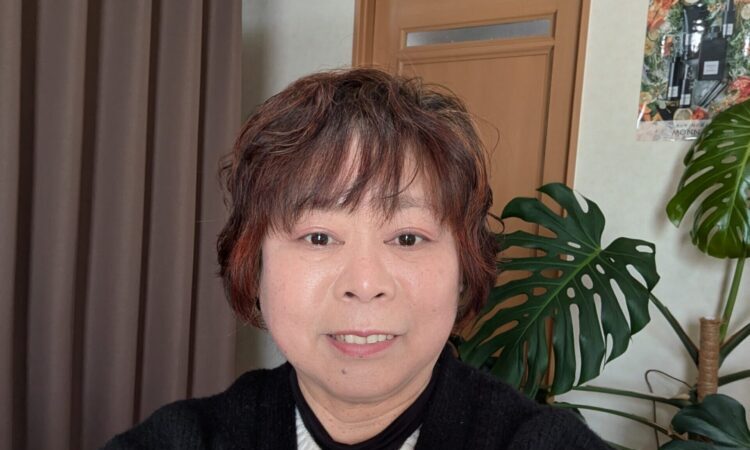 右京 一美さんの右写真